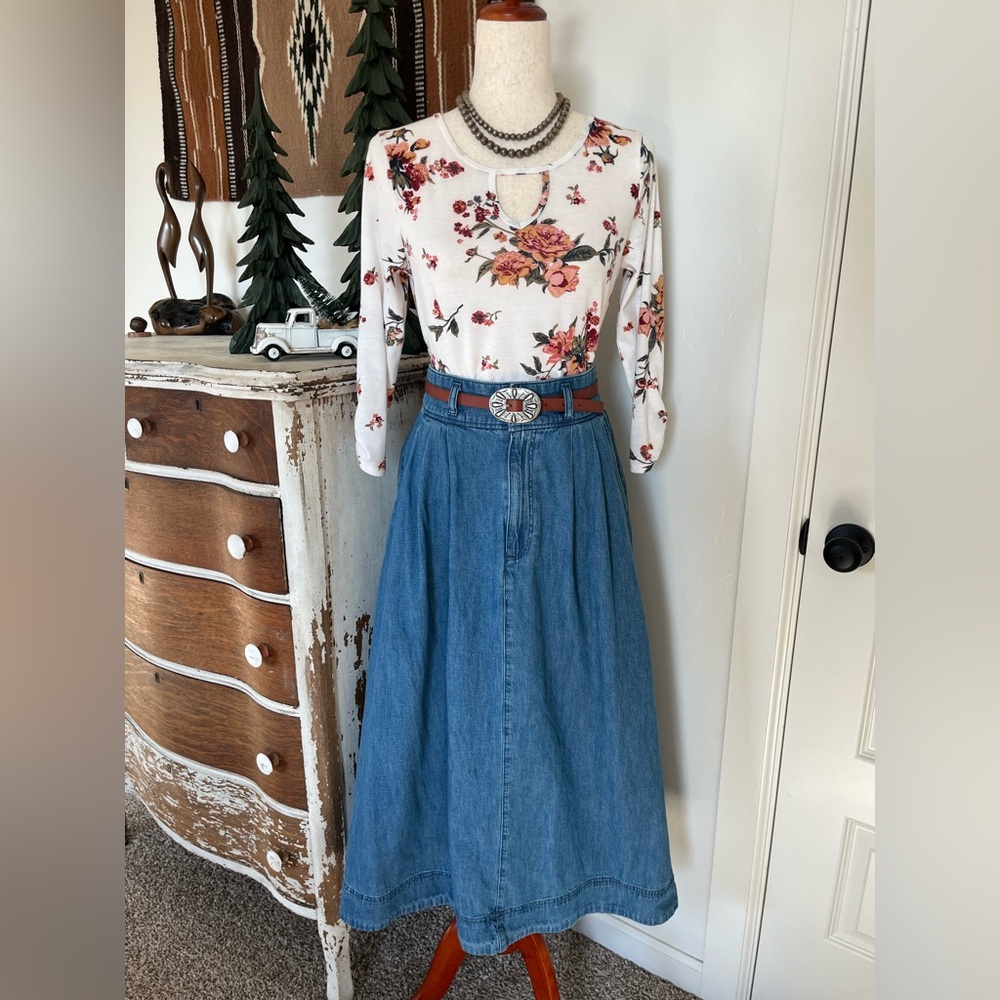 Ralph Lauren Black Label, size 6 denim skirt
